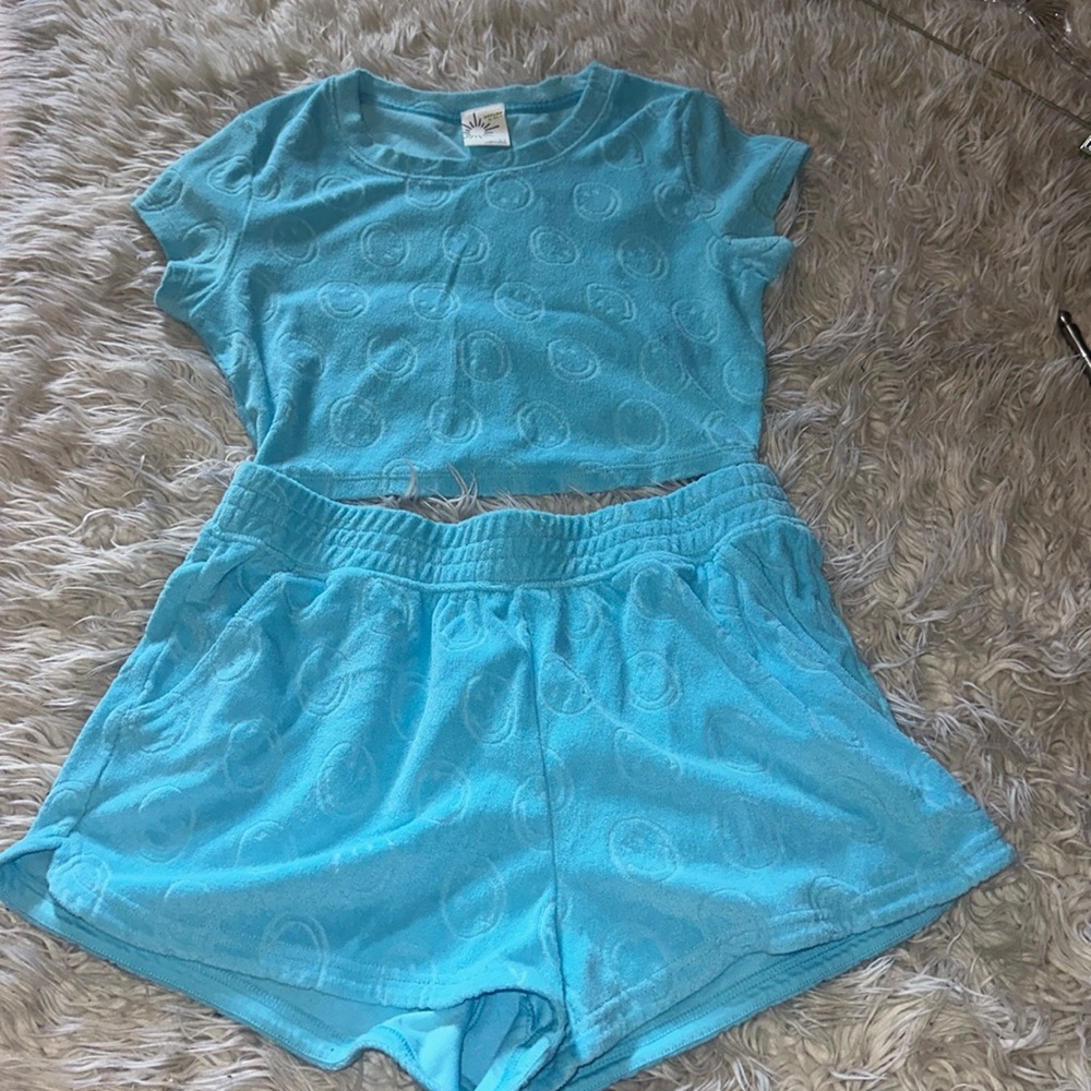 Super cute brand new never been worn Aerie two piece terry set smiley face s/m